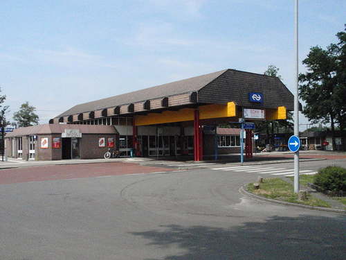 800px-Station_Hoogeveen.jpg
