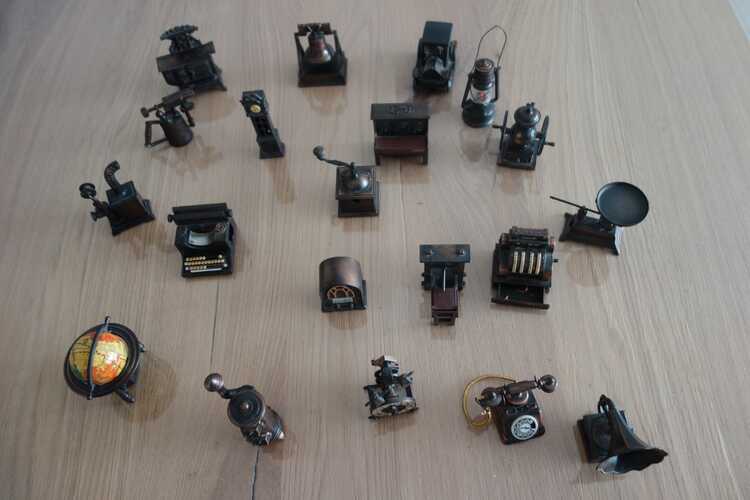 Foto van een verzameling miniaturen van een Hoogevener, als voorbeeld voor mensen met een eigen verzameling.